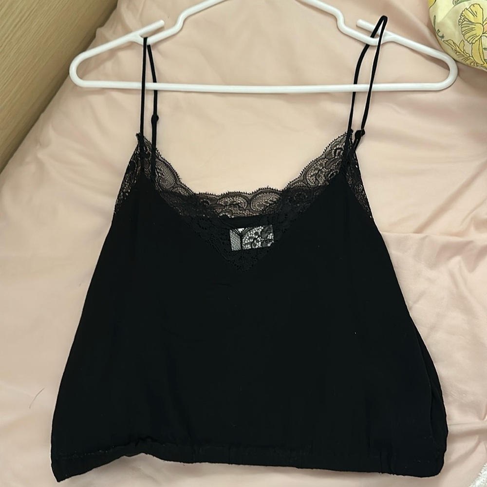 Wilfred Free Lace Crop Top